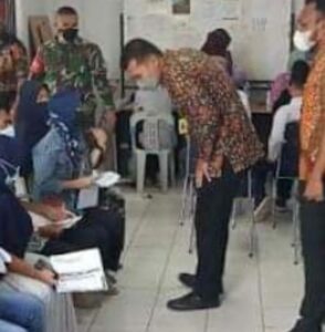 Tinjau Pos Pelaksanaan Vaksinasi Covid-19 di Wilayah Kecamatan Sagulung Oleh PLT Camat Sagulung