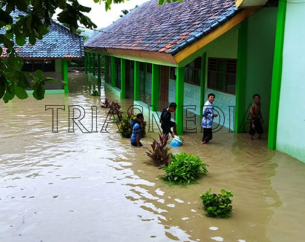Empat Sungai Meluap Akibat Hujan Deras, Tiga Desa di Tegalbuled Sukabumi Banjir