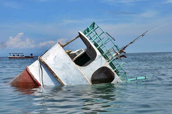 Sebuah Perahu Tenggelam di DAS Sebangau Palangka Raya