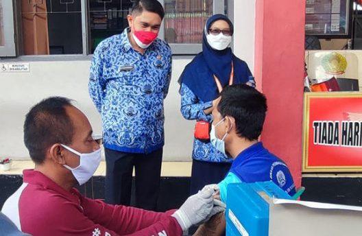 Percepatan Vaksinasi : Nakes Suntikan 150 Dosis Ke WBP Kelas II B Lapas Nyomplong Kota Sukabumi