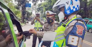 Giat Ops Zebra Lodaya Berlangsung Humanis, Ratusan Masker Berlogo Polri Dan TNI Beredar Di Jalanan