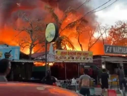 Kebakaran Besar Terbakar Pusat Kuliner Mega Legenda Batam, Warga Berhamburan Akibat Ledakan dan Angin Kencang